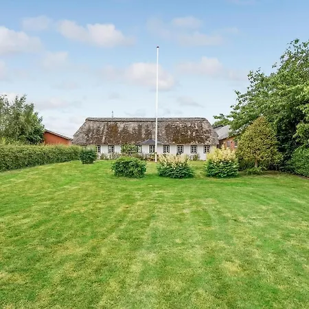 3 Bedroom Pet Friendly In *