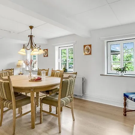3 Bedroom Pet Friendly In
