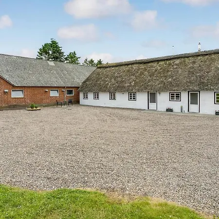 3 Bedroom Pet Friendly In *