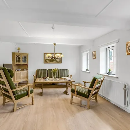 3 Bedroom Pet Friendly In